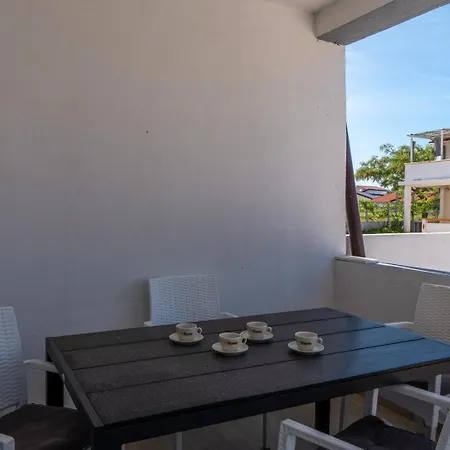 By The Sea - 23250 Vir