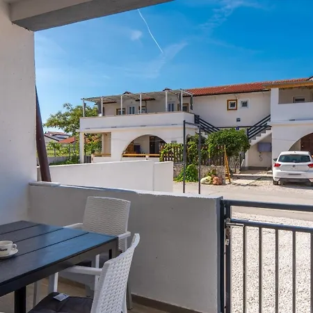 By The Sea - 23250 Apartman *