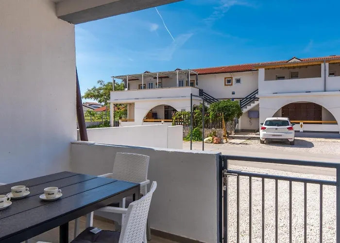 By The Sea - 23250 Apartman *